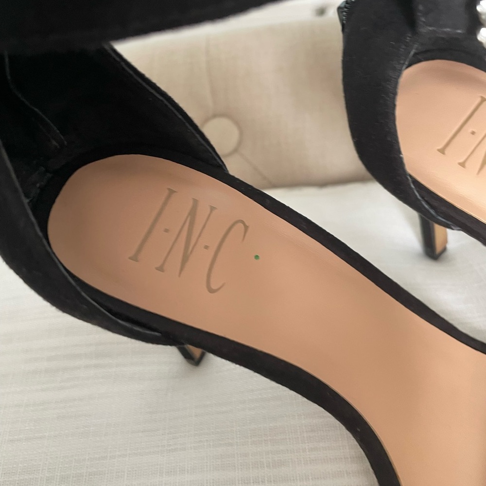 Shoes - Picture 4 of 6